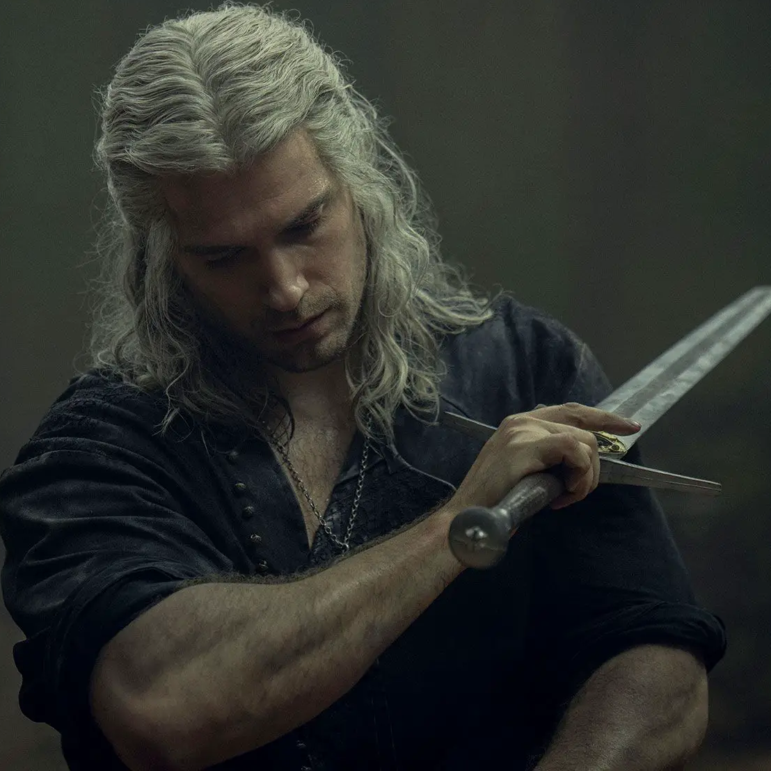 Vše nasvědčuje tomu, že na začátku čtvrté řady skutečně bude vysvětlena změna Geraltova vzhledu