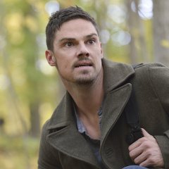Beauty-and-the-Beast-3x05-4-8cd8df67d122403be31581bc425319d2.jpg