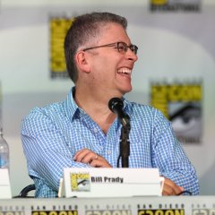 Bill-Prady-CBS-Bang-Theory-Panel-Comic-Con-LRZrxPr6ogIl-3ac60d33df50ea6e61997c566001fc30.jpg