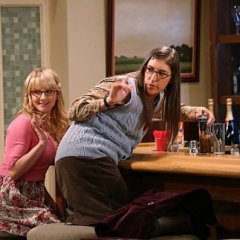The-Big-Bang-Theory-Episode-7.08-The-Itchy-Brain-Simulation-Promotional-Photos-7-595-slogo-dca9ac372dcf27dff9ef76eabc1b89a2.jpg