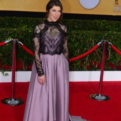 mayim-bialik-d31cd5c6a83fab5e0784100a16a97072.jpg