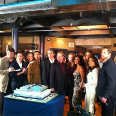 Castle-100th-Episode-Cast-and-Crew-Photos-12-595-slogo-7f4e9b5c3b2de097269a4c5dd10ca5d7.jpg