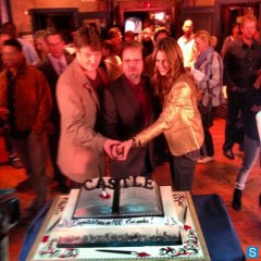 Castle-100th-Episode-Cast-and-Crew-Photos-14-595-slogo-748585a754446106902a21f17bc81d62.jpg