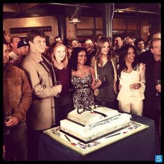 Castle-100th-Episode-Cast-and-Crew-Photos-15-FULL-0b0891bd0187a9348bdc6a7a0a783c4f.jpg