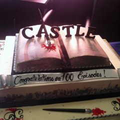 Castle-100th-Episode-Cast-and-Crew-Photos-28-595-slogo-6df576f793d3434478fd360f1bef1fde.jpg