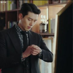 Crash-landing-on-you-hyun-bin-son-ye-jin-chopard-omega-watches-netflix-screenshot-2-2020-esquire-sg-a49fbcd5a30b017b81c0aad2bd386a4d.jpg