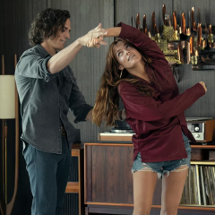 2023-03-13-11-43-27-daisy-jones-and-the-six-ep5-riley-keough-sam-claflin-dancing.jpg-1400x700--4e7cdde17f6125b86e7d35e549fb4b0d.png