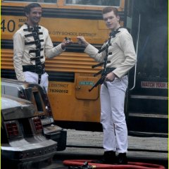 cameron-monaghan-wears-a-straight-jacket-for-joker-on-gotham-03-21122a7fee7afb17fad5ce67f9e439e0.jpg