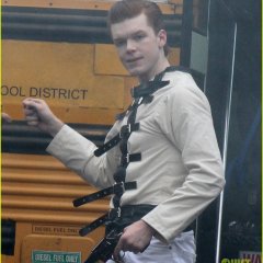 cameron-monaghan-wears-a-straight-jacket-for-joker-on-gotham-07-792d61c81a4cd507ed2d6755434c490d.jpg