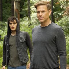 1x02-Some-People-Just-Want-To-Watch-The-World-Burn-Landon-Alaric-7f99e1067bb58751b11ca32e15a0c12c.jpg