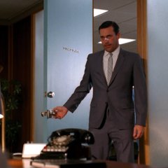 Mad-Men-S3-E7-5-f4bdd827a45b6f2185bb3bf5a772a225.jpg