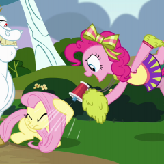Pinkie-shouting-at-Fluttershy-using-a-megaphone-S4E10-b5ad051f20897e8edee5ddb0e22d72a2.png