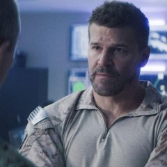 seal-team-episode-307-the-ones-you-cant-see-promotional-photo-20-FULL-e16c068b46b74600006df17980d1d886.jpg
