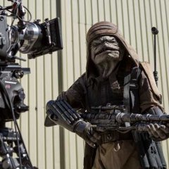 rogue-one-bts-alien-209629-7a3e8b7b76ce1abf766cee6de2fb641f.jpeg