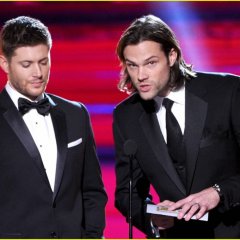 jared-padalecki-jensen-ackles-critics-choice-awards-2014-08-1024x682-c1e3a8a3d69e3d04de12f2ce3aaeb526.jpg