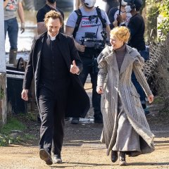 41132202-9418929-Cheery-Tom-Hiddleston-and-Claire-Danes-appeared-in-great-spirits-a-77-1617117620720-beb8369a6c05acf24e23a7a851837b37.jpg