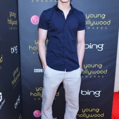 Cameron-Monaghan-14th-Annual-Young-Hollywood-jzbMBY2cmFWl-9caefcb0d3aaa76a935c8b0775a6f034.jpg