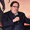 Jon Favreau se jako správný tvůrce postaral o scénář k většině epizod a do kdy seriál poběží?