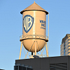 Seriál se zmocnil známé věže Warner Bros.