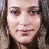 Alicia Vikander nachystá seriálový remake Hitchcockova filmu Dial M for Murder