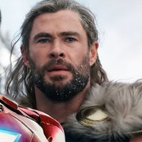 Chris Hemsworth: Občas jsem si připadal jako sekuriťák Avengers