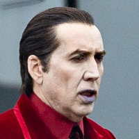 Nicolas Cage se představuje jako Drákula