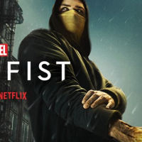 Iron Fist ochraňuje město na plakátech ke druhé sérii