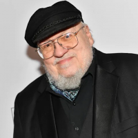 George R. R. Martin se negativně vyjádřil k prvnímu dílu druhé řady, záhy svůj příspěvek smazal