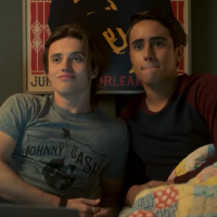 Hulu nás láká na druhou sérii žhavými scénami Victora a Benjiho