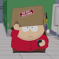 Cartman v ukázce k osmé epizodě propaguje Buddha bednu