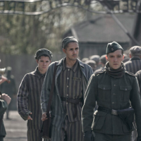 Peacock odhalil první fotografie a datum premiéry seriálu The Tattooist of Auschwitz