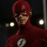 Flash se nám na začátku sedmé řady představil v novém obleku
