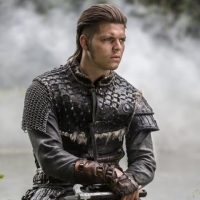 Které postavy z původního seriálu byly zmíněny novými Vikingy?