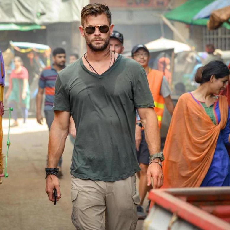 Chris Hemsworth se v traileru na snímek Extraction vydává do bangladéšské Dháky