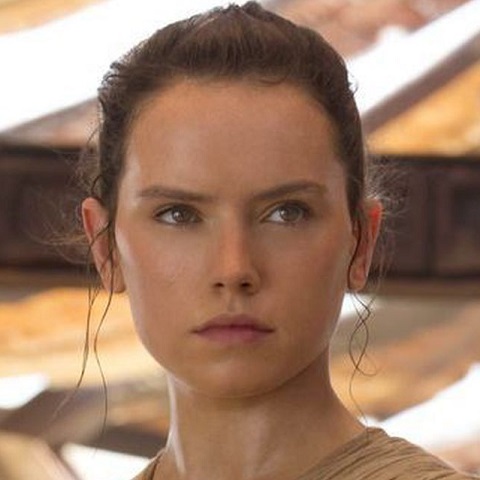 Daisy Ridley promluvila o svém budoucím účinkování ve Star Wars a také o tom, co aktuálně dělá Rey