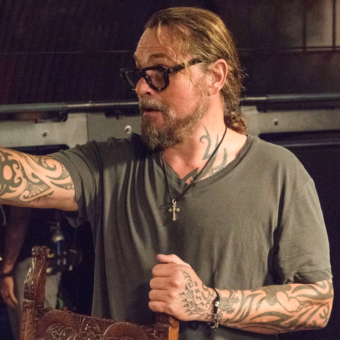 Tvůrce Kurt Sutter opouští svůj připravovaný westernový seriál