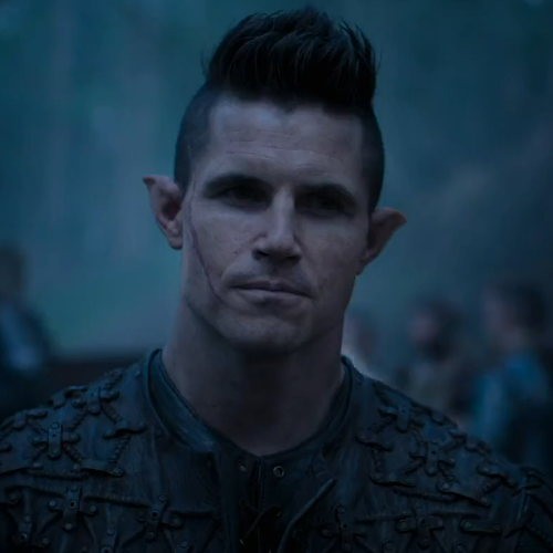 Co je zač elf Gallatin, kterého si zahraje Robbie Amell?