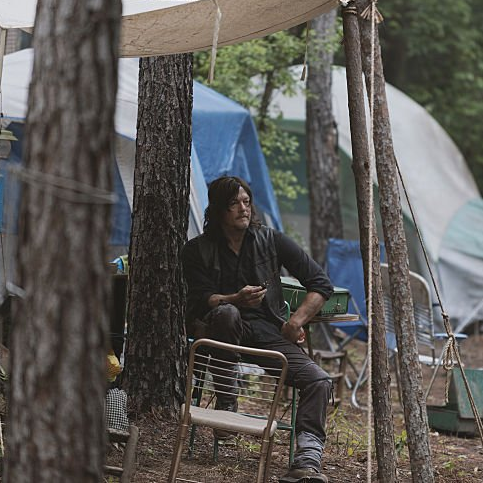 Rick se snaží zabránit setkání mezi Maggie a Neganem